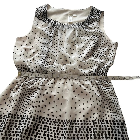 Emma & Michele sleeveless blouson dress White with confetti black squares Easter - Picture 5 of 11